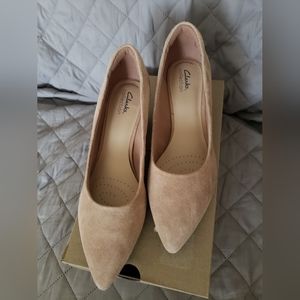 BRAND NEW Clarks Teresa step pump heels
